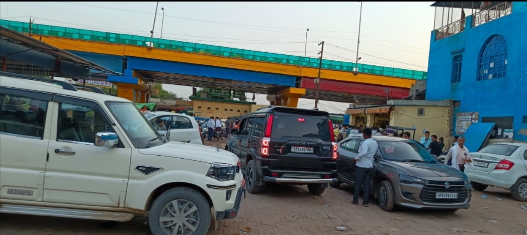 बेच दिया गया टूंडला बस स्टैंड: परिवहन निगम अधिकारियों की मिली भगत के चलते टूंडला बस स्टेंड बना अवैध पार्किंग का अड्डा, चांदी के जूते की चमक के चलते परिवहन निगम के अधिकारियों ने हीरालाल कुल्फी वाले को दी बस स्टैंड पर अतिक्रमण करने की जिम्मेदारी, एआरएम के सामने नतमस्तक हुए रोडवेज के उच्च अधिकारी शिकायतों के बाद भी नही होती बेलगाम एआरएम पर कार्यवाही बेच दिया गया टूंडला बस स्टैंड: परिवहन निगम अधिकारियों की मिली भगत के चलते टूंडला बस स्टेंड बना अवैध पार्किंग का अड्डा, चांदी के जूते की चमक के चलते परिवहन निगम के अधिकारियों ने हीरालाल कुल्फी वाले को दी बस स्टैंड पर अतिक्रमण करने की जिम्मेदारी, एआरएम के सामने नतमस्तक हुए रोडवेज के उच्च अधिकारी शिकायतों के बाद भी नही होती बेलगाम एआरएम पर कार्यवाही
