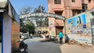 कौन है करन यादव ? रामकोला सीएचसी पर नही हिलता है करन के मर्जी के बिना एक भी पत्ता