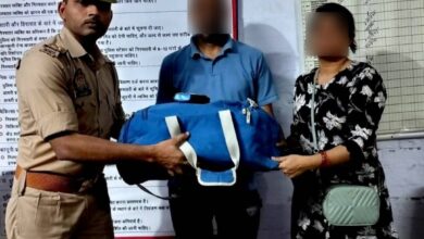जीआरपी का सराहनीय कार्य : ट्रेन मे छूटा लाखों रुपयों के जेवरातों से भरा बैग, जीआरपी ने प्रयास कर दंपति को लौटाया खोया हुआ बैग