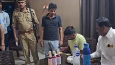 घूस लेते हुए लेखपाल रंगे हाथ धराया