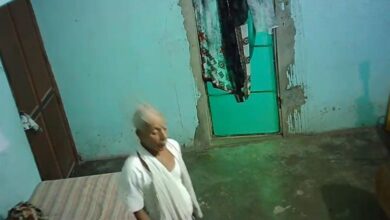 अश्लील हरकत करते हुए ग्राम प्रधान के पिता का वीडियो वायरल