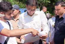 देहरादून में संडे बाजार शिफ्टिंग बना प्रशासनिक हठधर्मिता का उदाहरण — जनता की अनदेखी, भू-माफियाओं को खुला संरक्षण, डीएम के फैसले पर उठे गंभीर सवाल