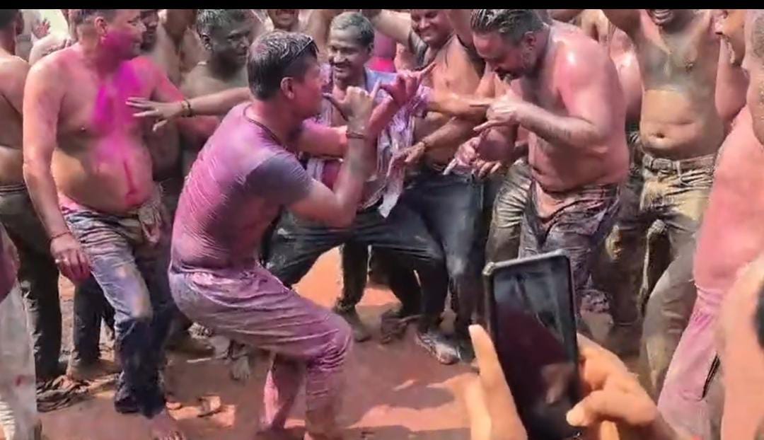 डीएम-एसपी की होली की मस्ती से बढ़ा कर्मचारियों का मनोबल