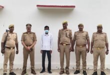 सिद्धार्थनगर के थाना उसका बाजार पुलिस व जनपदीय एंटी थेफ्ट की संयुक्त टीम द्वारा हत्या के प्रयास के आरोपी को गिरफ्तार किया गया ।