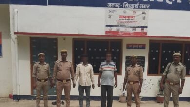 सिद्धार्थनगर के थाना खेसरहा पुलिस द्वारा आत्महत्या के लिए उकसाने के आरोप में वांछित अभियुक्तगण को गिरफ्तार किया गया।