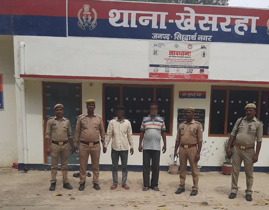 सिद्धार्थनगर के थाना खेसरहा पुलिस द्वारा आत्महत्या के लिए उकसाने के आरोप में वांछित अभियुक्तगण को गिरफ्तार किया गया। सिद्धार्थनगर के थाना खेसरहा पुलिस द्वारा आत्महत्या के लिए उकसाने के आरोप में वांछित अभियुक्तगण को गिरफ्तार किया गया।