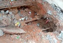 आगरा सपा पार्षद ने किया अनसुना, तो भाजपा वार्ड अध्यक्ष बने जनता का सहारा: बारिश से धंसी सड़क के मरम्मत का काम शुरू