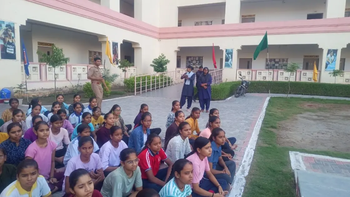 आगरा के अटल आवासीय विद्यालय में आग बुझाने की मॉक ड्रिल आयोजित आगरा के अटल आवासीय विद्यालय में आग बुझाने की मॉक ड्रिल आयोजित