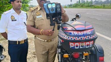 सिद्धार्थनगर में ओवरस्पीड में चल रहे वाहनों पर लगाम लगाने हेतु यातायात पुलिस द्वारा वाहन चालकों को किया गया जागरुक तथा नियमो के उलंघन करने वालों के विरुद्ध चालान की कार्यवाही की गयी।