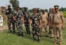 भारत-नेपाल सीमा पर सुरक्षा व्यवस्था के दृष्टिगत थाना कोतवाली लोटन पुलिस एवं SSB बल द्वारा भारत-नेपाल सीमा पर संयुक्त रूप से पैदल गश्त किया गया।