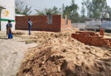 डीसी निर्माण बने ठेकेदार : प्रधानाध्यापकों पर दबाव, निलंबन की धमकी