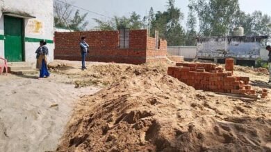 डीसी निर्माण बने ठेकेदार : प्रधानाध्यापकों पर दबाव, निलंबन की धमकी