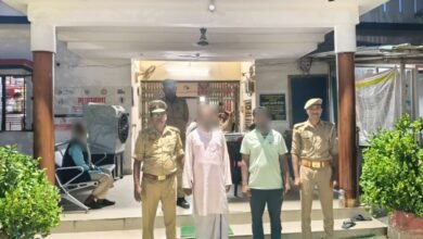 सिद्धार्थनगर के थाना शोहरतगढ पुलिस द्वारा जालसाजी धोखाधड़ी से सम्बन्धित दो आरोपियों को गिरफ्तार कर आवश्यक विधिक कार्यवाही पूर्ण करते हुए माननीय न्यायालय भेजा गया ।