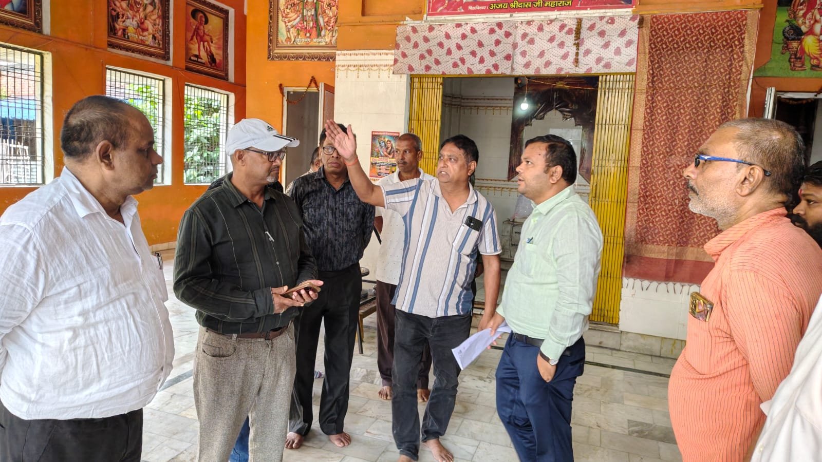 कोर्ट में मुकदमा, डीएम के दरबार में शिकायत! तथ्यों पर पर्दा डालकर शिकायतकर्ता ने प्रशासन को किया गुमराह